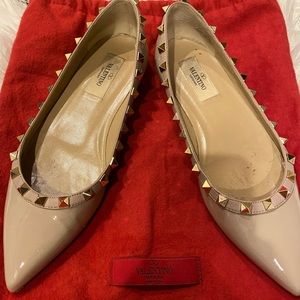 Patent leather Valentino studded flats